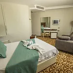 Aqua Wellness מלון